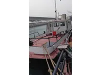 Tàu làm việc để bán