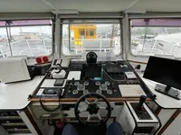 Tàu khảo sát để bán