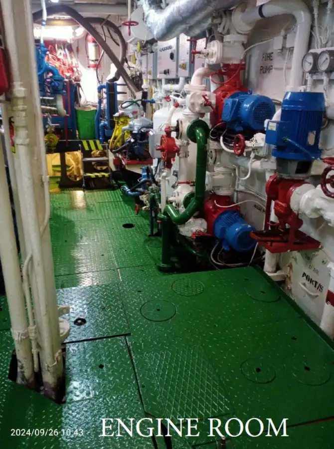 Tàu kéo để bán