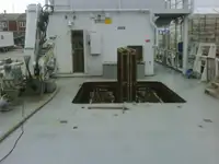 Tàu làm việc để bán