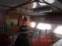 Tàu chở thủy thủ đoàn để bán