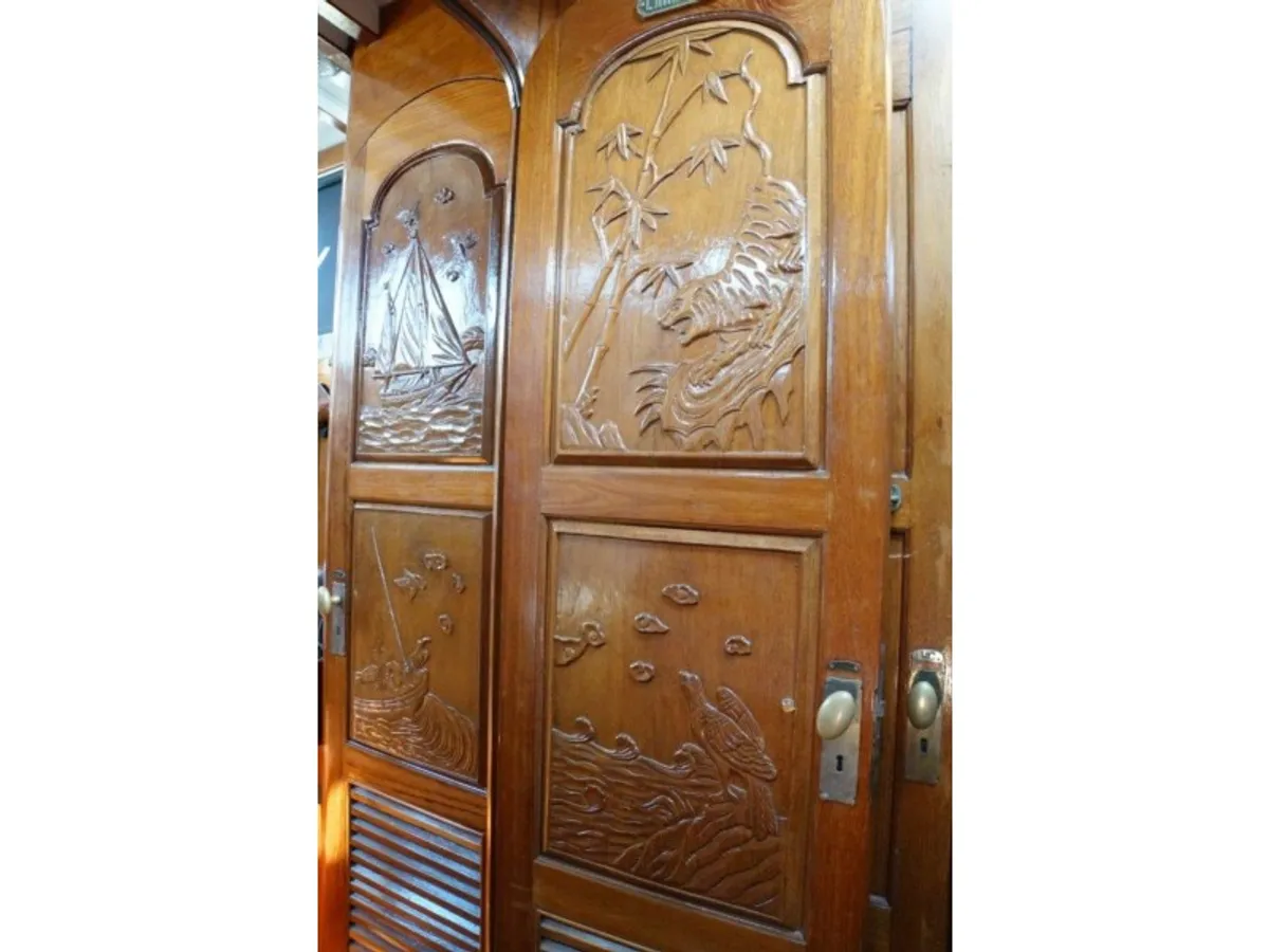 Du thuyền để bán