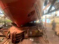 Tàu làm việc để bán