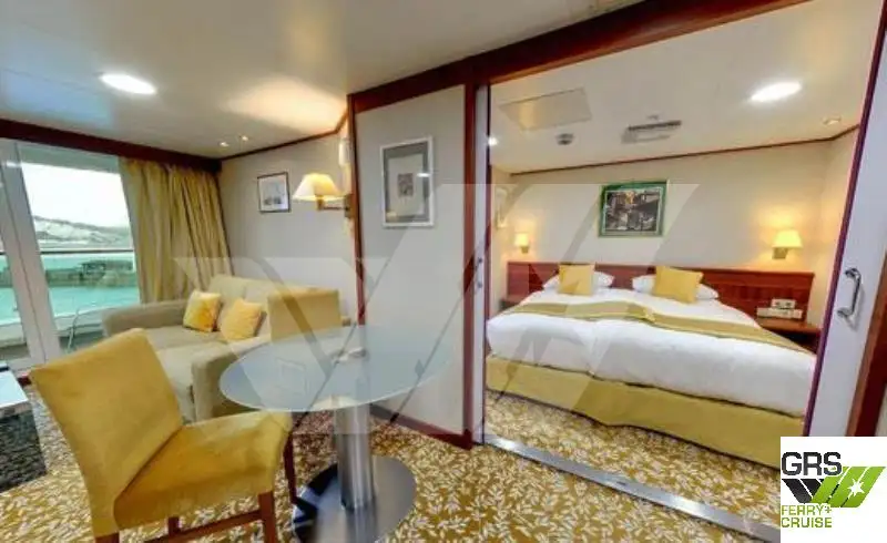 Tàu du lịch để bán
