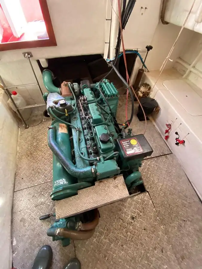 Tàu làm việc để bán