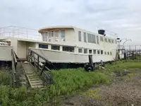 Tàu phà rao bán