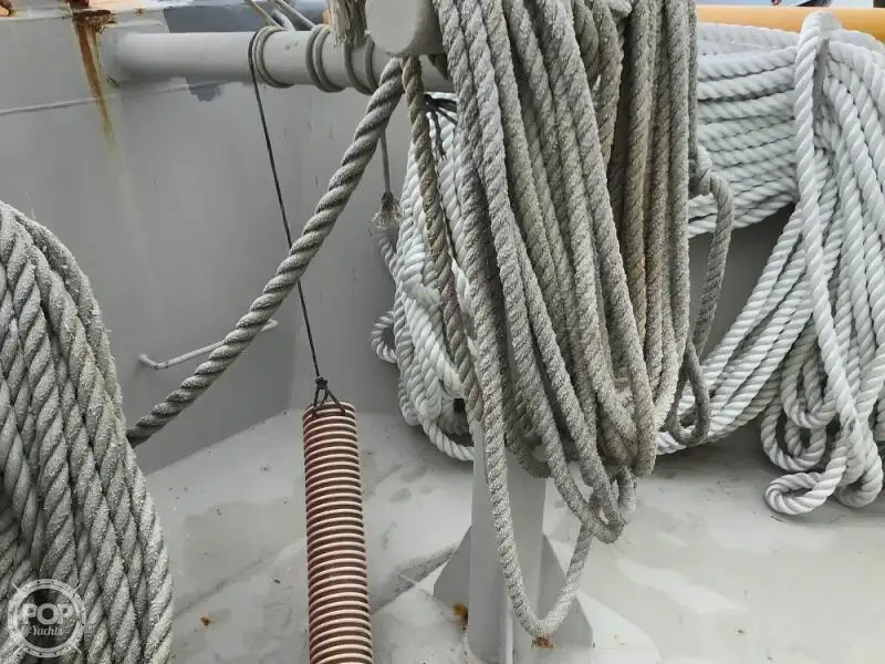 Tàu kéo lưới để bán