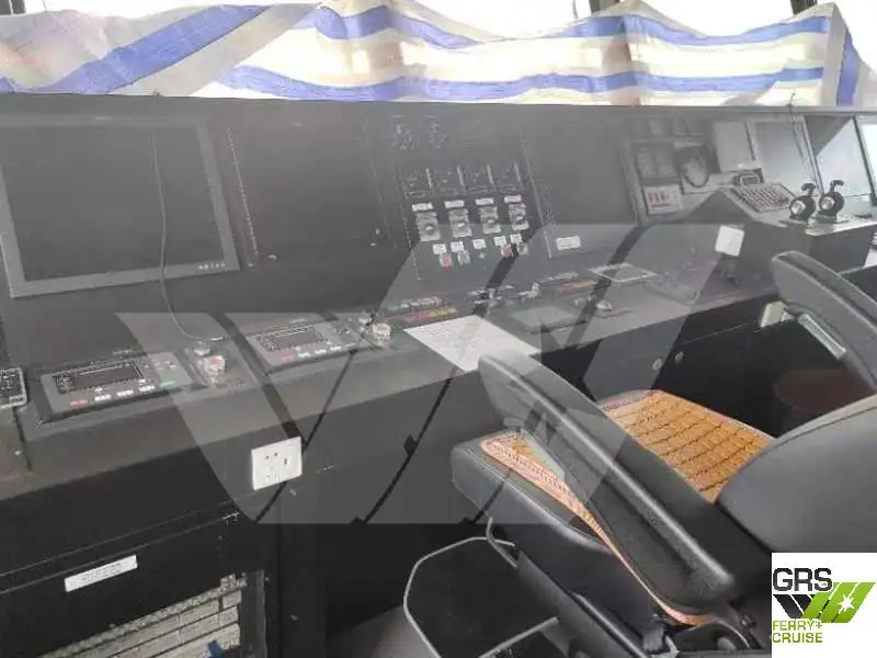 Tàu chở khách để bán