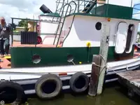 Tàu kéo để bán