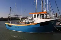 Tàu làm việc để bán