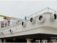 Tàu kéo lưới để bán
