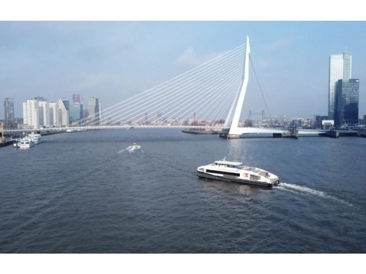 Tàu chở khách để bán