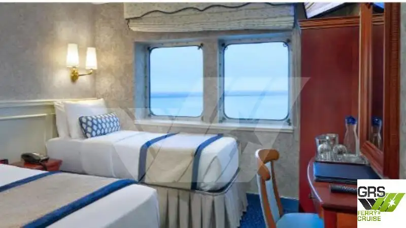 Tàu du lịch để bán