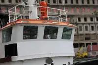 Tàu kéo để bán