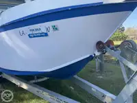 Tàu kéo lưới để bán
