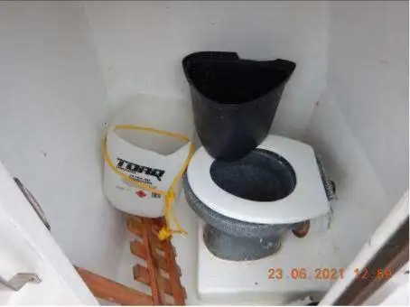 Tàu kéo lưới để bán