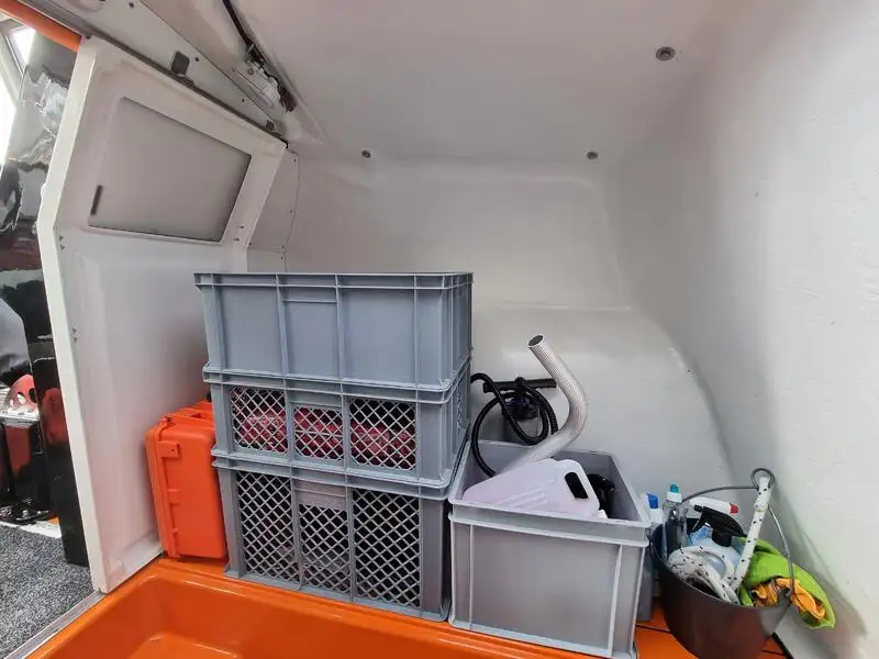 Tàu container để bán