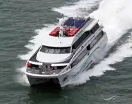 Tàu chở khách rao bán