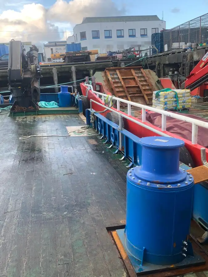 Tàu làm việc để bán