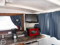 Tàu kéo lưới để bán