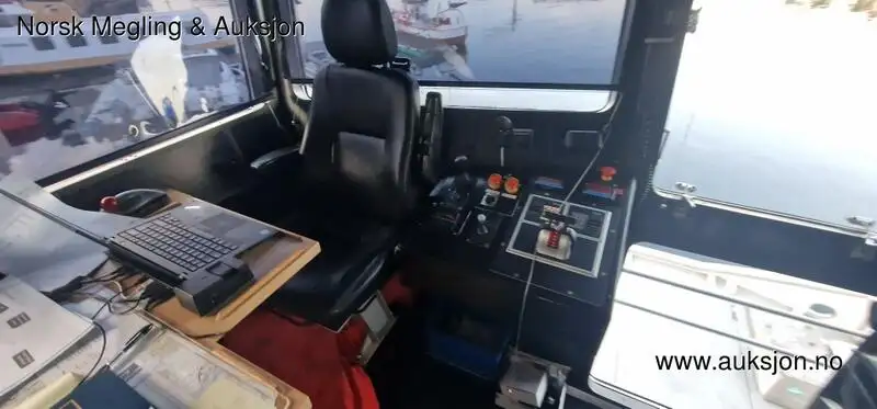 Tàu kéo để bán
