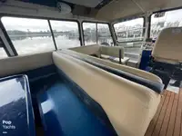 Tàu du lịch để bán