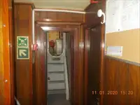 Tàu chở thủy thủ đoàn để bán