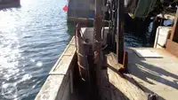 Tàu kéo lưới để bán