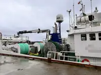 Tàu kéo lưới để bán