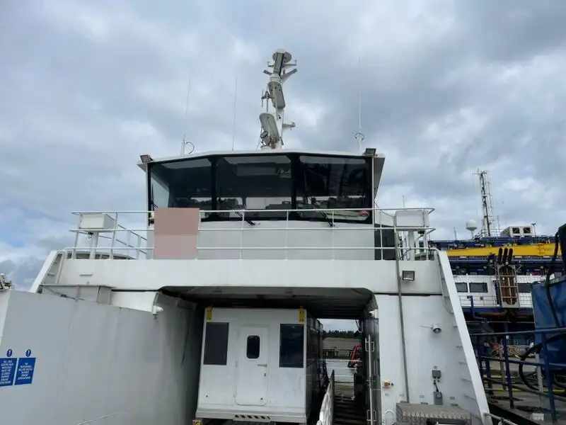 Tàu container để bán
