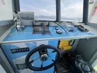 Tàu làm việc để bán