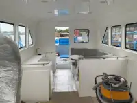 Tàu chở thủy thủ đoàn để bán