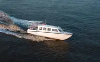 Tàu du lịch để bán