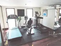 Tàu du lịch để bán
