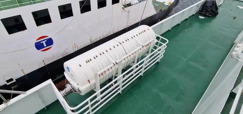 Tàu chở nhiên liệu để bán