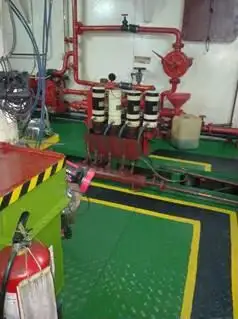 Tàu kéo để bán