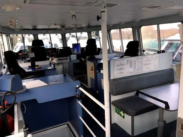 Tàu khảo sát để bán