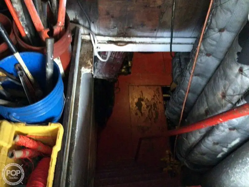 Tàu kéo lưới để bán