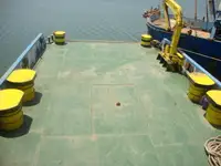Tàu chở thủy thủ đoàn để bán