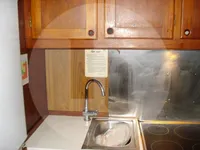 Tàu chở cá sống để bán