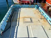 Tàu kéo lưới để bán