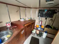 Tàu làm việc để bán