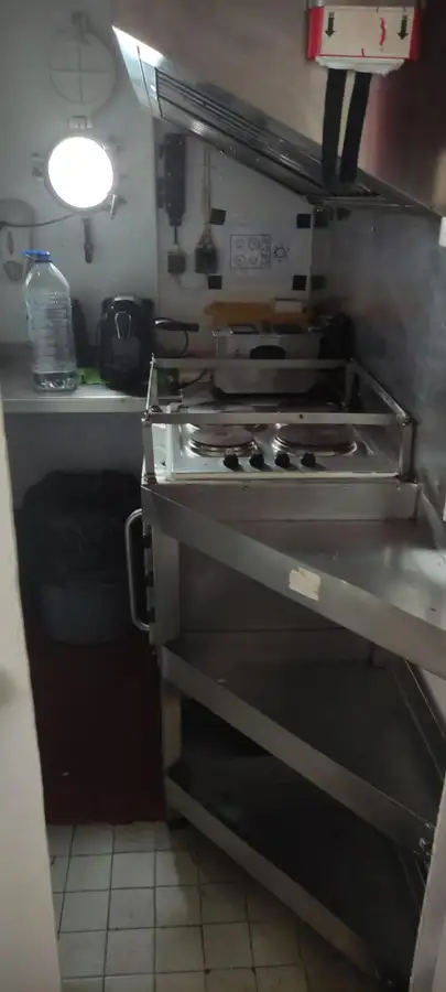 Tàu kéo để bán