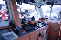 Tàu làm việc để bán