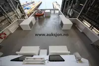 Tàu hai thân để bán