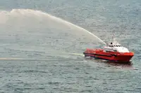 Tàu chở thủy thủ đoàn để bán