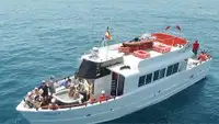 Tàu chở khách rao bán