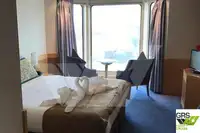 Tàu du lịch để bán