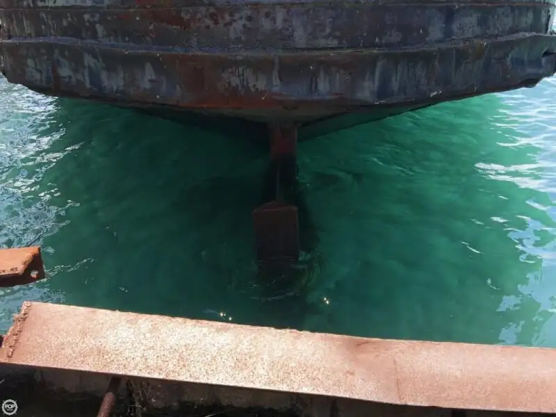 Tàu kéo để bán