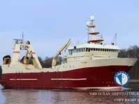 Tàu kéo lưới để bán